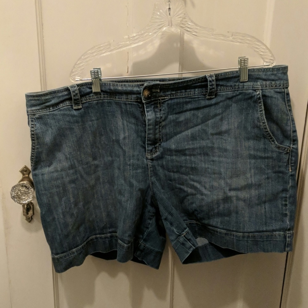 Comfy Jean shorts size 20 lots of thigh room